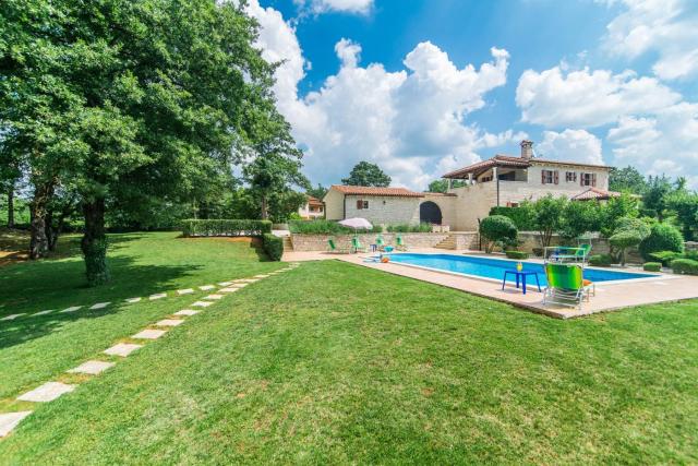 Villa Catarina with Beautiful and Spacious Garden and Pool