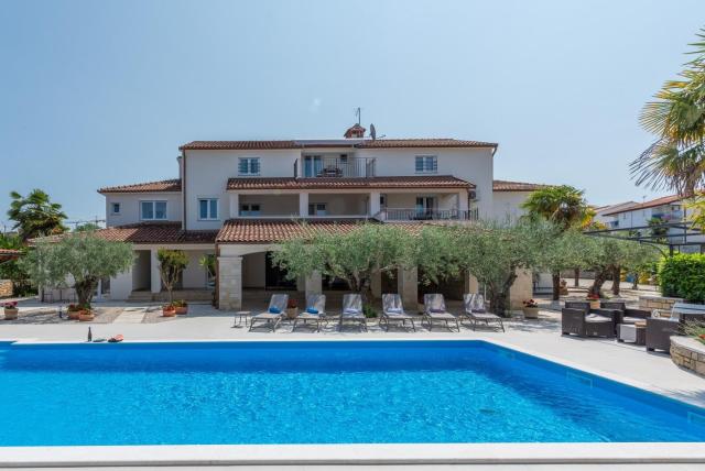 Villa Hope - Apartments with Shared Pool