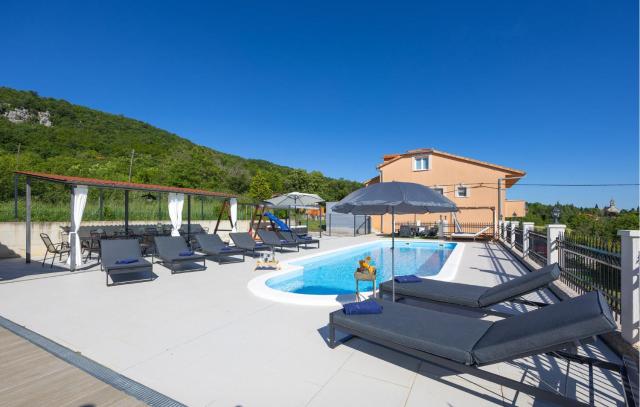 Amazing Home In Sinj With Heated Swimming Pool