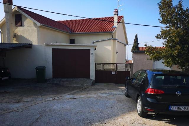 Apartments with a parking space Brodarica, Sibenik - 16470