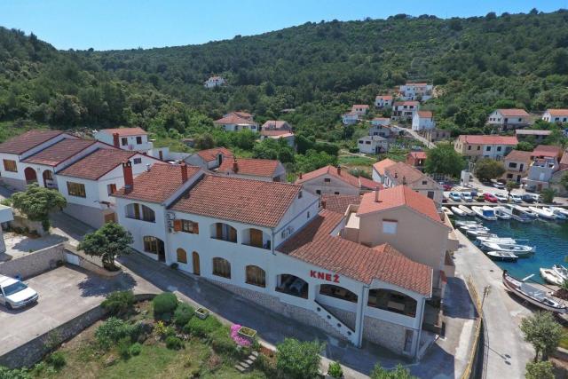 Knež - Relaxing Apartments Near the Sea on Mali Iž