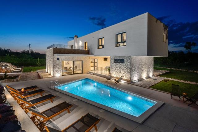 Modern Villa M30 with private pool, 3 en-suite bedrooms