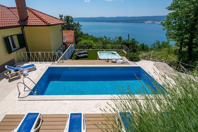 Villa Maruncela with sea and island views, 5 bedrooms, private pool, gym