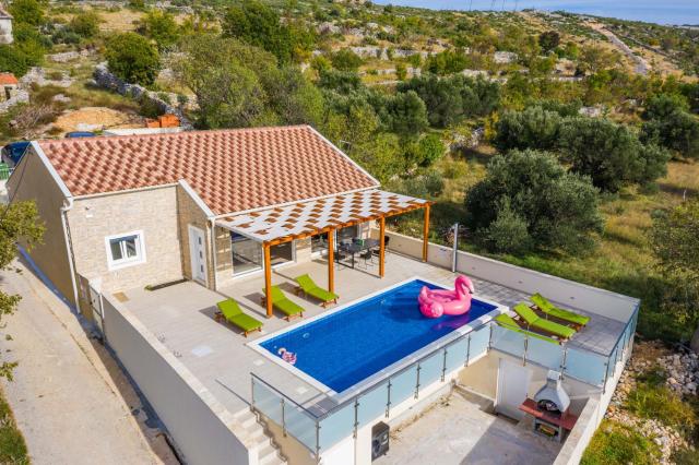 Villa Olivia - Jasenice, with swimming pool and jacuzzi