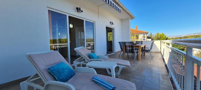 Apartment Penthouse by the sea