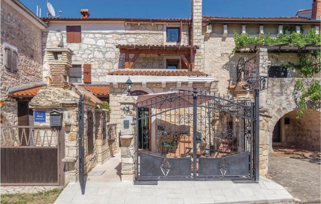 Amazing Home In Porec With Kitchen