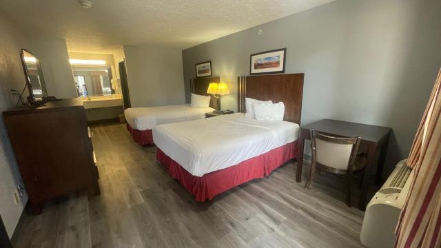 Days Inn & Suites by Wyndham Winnie