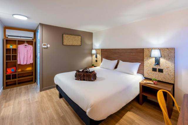 greet Hotel Chatellerault