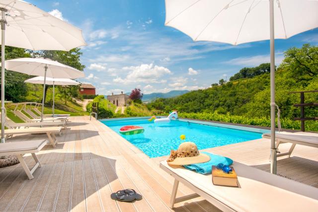 Borgo Canapegna - "La quercia d'oro" private pool in the heart of Le Marche