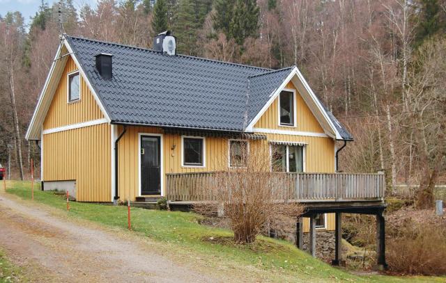 Cozy Home In Ullared With House Sea View