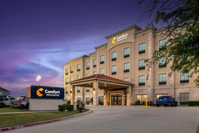 Comfort Inn & Suites Fort Worth - Fossil Creek