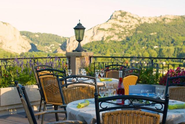 Logis Hotel Restaurant La Porte des Cévennes