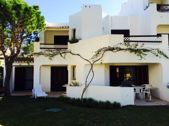 Spacious apartment in Olhos de Agua 130 m² with pool