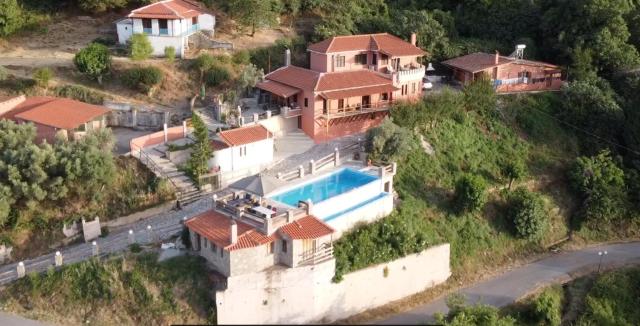 ZenTerra Country house with prive swimming pool and view