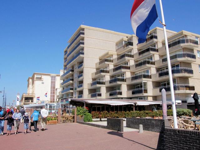 Apartment at the promenade and beach