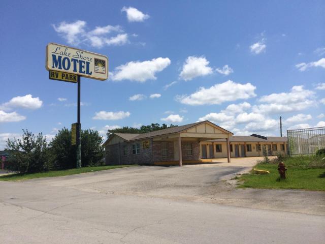 Lake Shore Motel