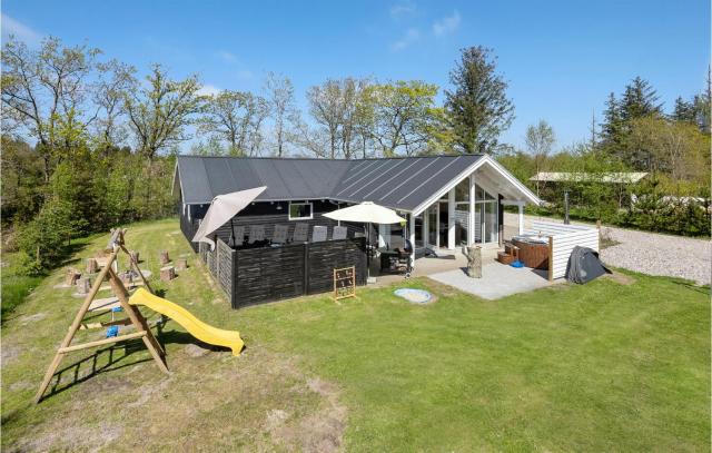 Nice Home In Nørre Nebel With Kitchen