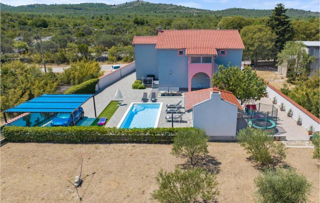 Awesome Home In Dubrava Kod Tisna