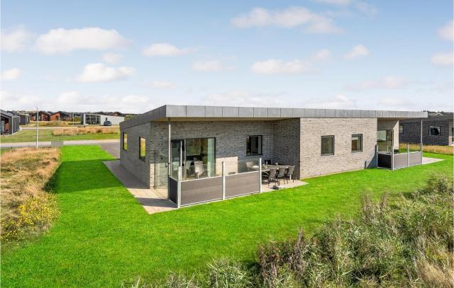 Beautiful Home In Ringkøbing With Kitchen