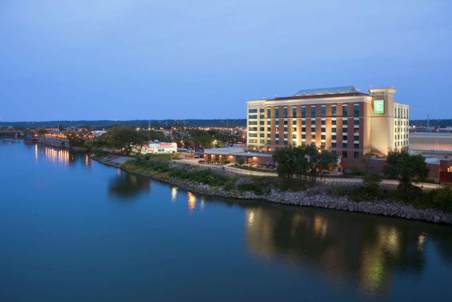 Embassy Suites East Peoria Hotel and Riverfront Conference Center