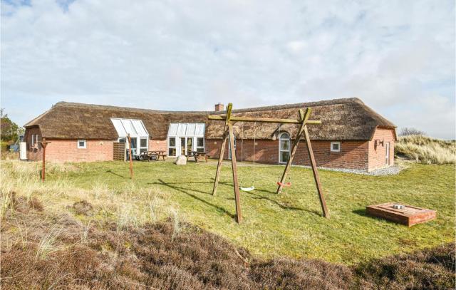 Cozy Home In Ringkøbing With Kitchen