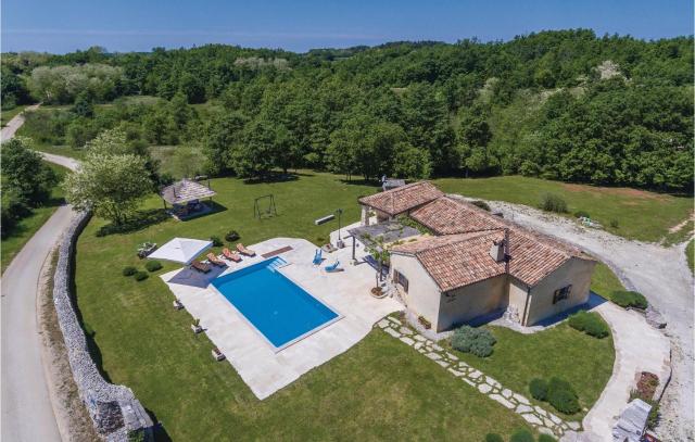 Gorgeous Home In Pazin