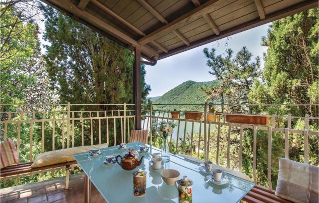 2 Bedroom Awesome Home In Piediluco