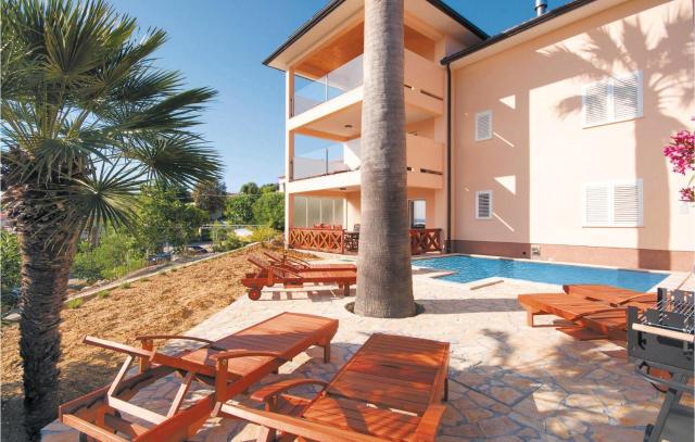 4 Bedroom Lovely Home In Supetarska Draga