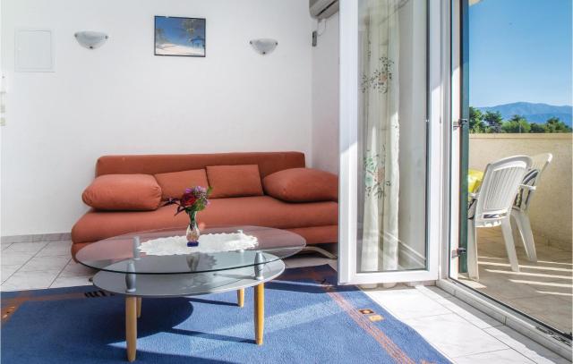 Cozy Apartment In Supetar With Wifi