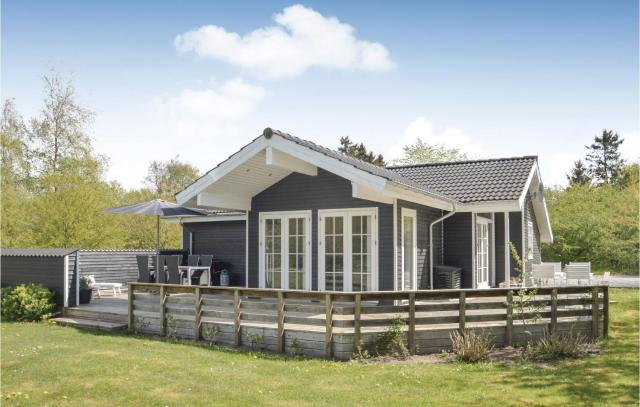 Beautiful Home In Løgstør With Kitchen