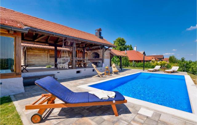 Gorgeous Home In Martinkovec With Sauna