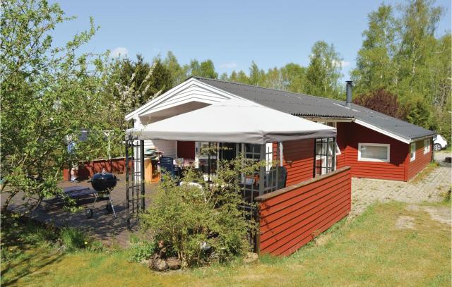 3 Bedroom Cozy Home In Fårvang