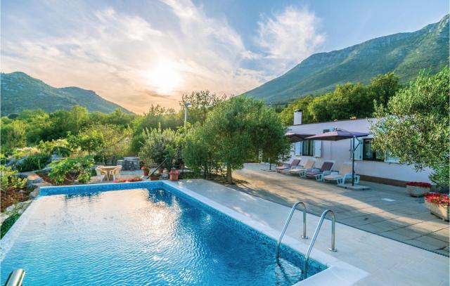 Nice Home In Vrgorac With Heated Swimming Pool