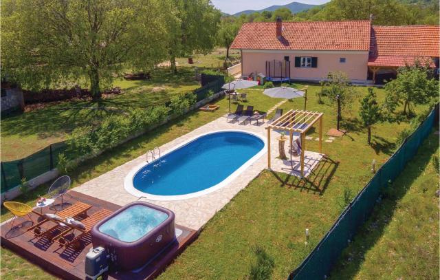 Cozy Home In Unesic With Outdoor Swimming Pool