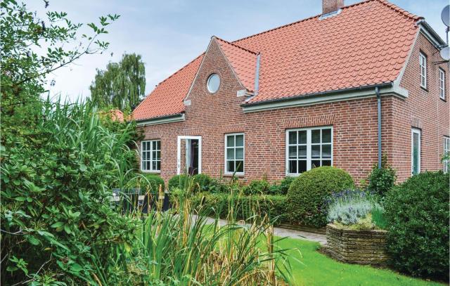 Stunning Home In Egå With Kitchen