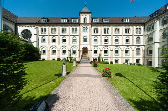 St. Bonifatiuskloster - Geistliches Zentrum