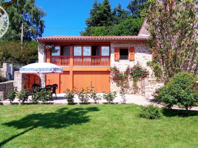 Gîte cosy 1 ch. avec jardin, animaux admis, rando et patrimoine aux Monts du Forez - FR-1-496-45