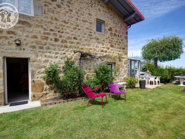 Gîte de charme à Marols avec jardin, cheminée, wifi et équipements pour toute la famille - FR-1-496-2