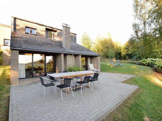 Cozy Villa in Vielsalm with Private Garden