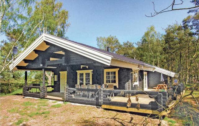 3 Bedroom Cozy Home In Aakirkeby