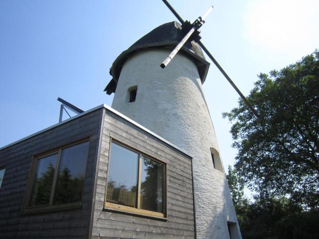 home in the Flemish Ardennes between the meadows