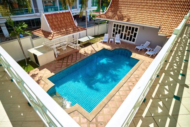 Pool Villa 5bedroom Cosy Beach Pattaya Big area close to the beach