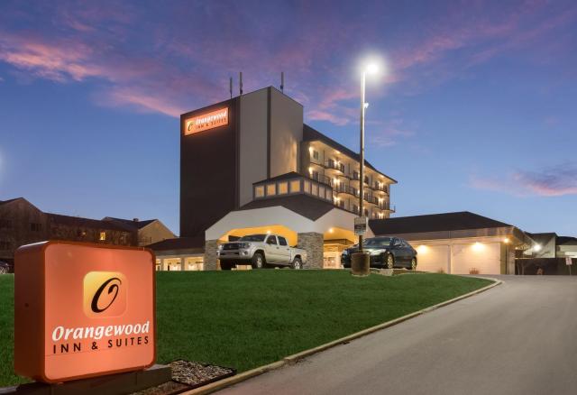 Orangewood Inn & Suites Kansas City Airport