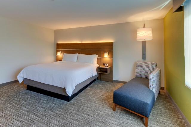 Holiday Inn Express & Suites - Roanoke – Civic Center