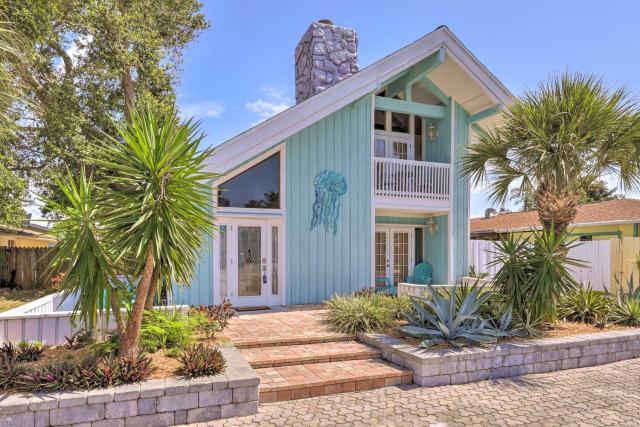 Cape Canaveral Cottage with Pool - Walk to Beach!