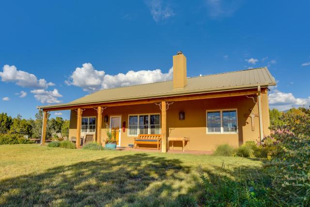 Hidden Santa Fe Gem - Nestled in Tesuque Hills!