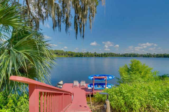 Ocklawaha Lake House with Private Hot Tub and Views!