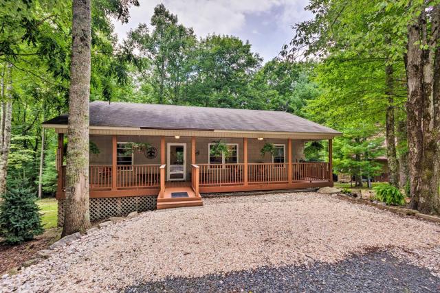 Beech Mountain Home with Covered Deck, Near Skiing!