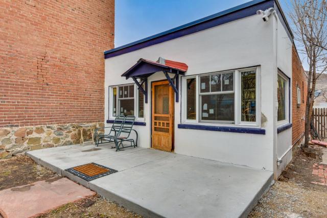 0601 Downtown Salida Cottage with Fireplace and Yard