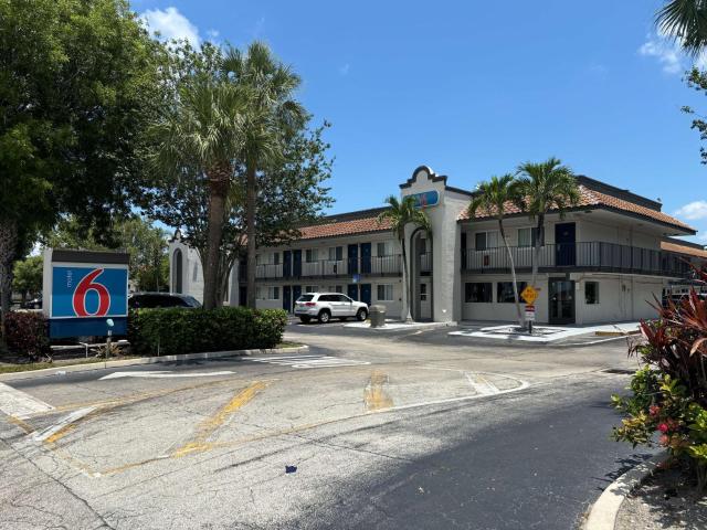 Motel 6 Riviera Beach FL